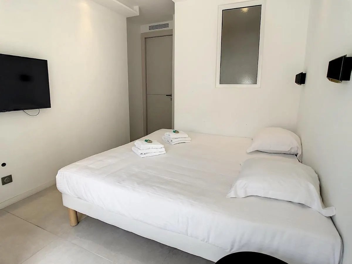 Apartment 2 Bedroom Grand Hotel With Sea View 306 Cannes