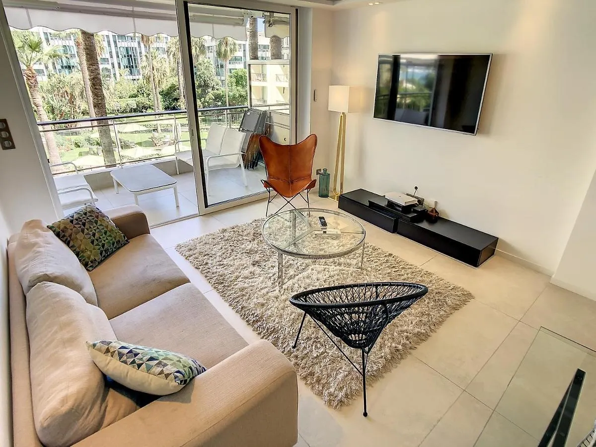 2 Bedroom Grand Hotel With Sea View 306 Cannes Apartment