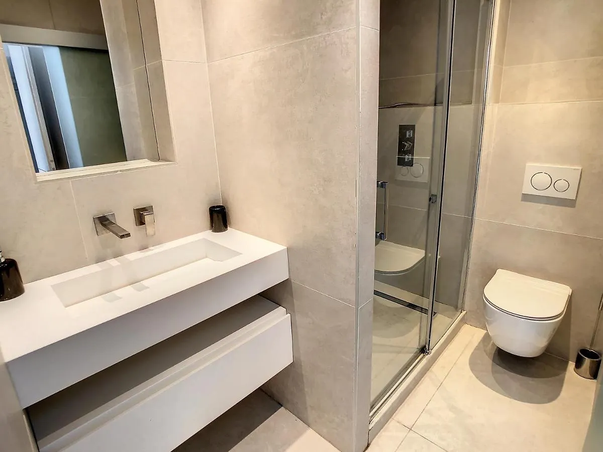 2 Bedroom Grand Hotel With Sea View 306 Cannes Apartment