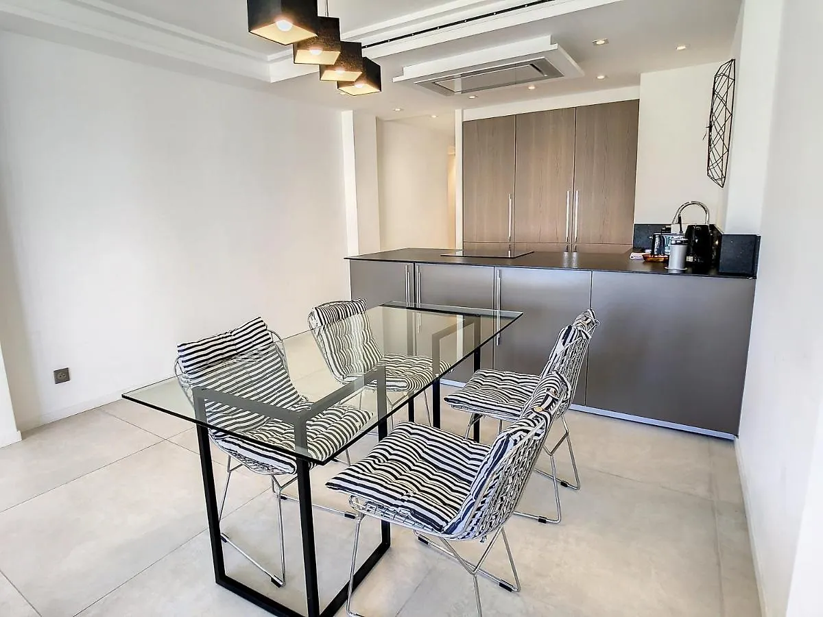 2 Bedroom Grand Hotel With Sea View 306 Cannes Apartment