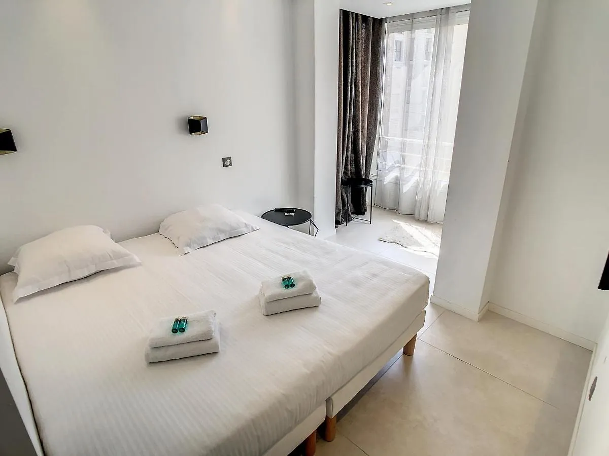 2 Bedroom Grand Hotel With Sea View 306 Cannes Apartment