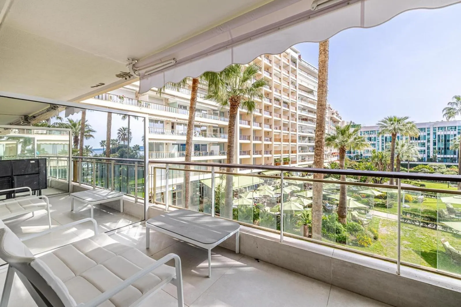 Apartment 2 Bedroom Grand Hotel With Sea View 306 Cannes France